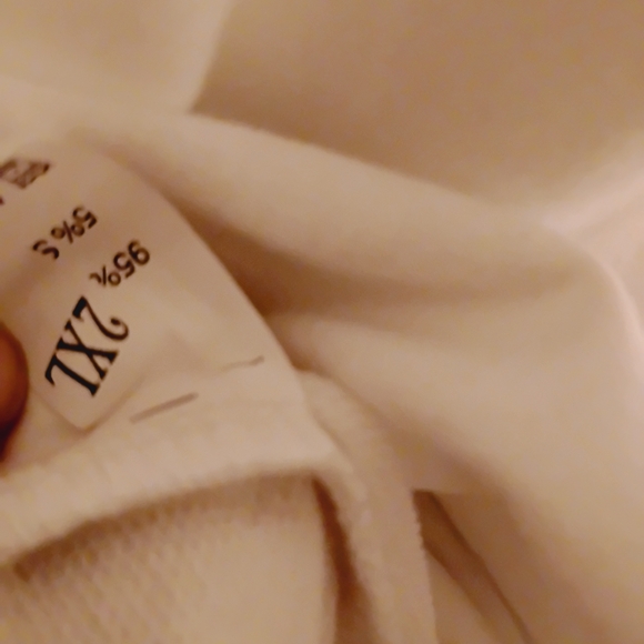 Stylish White Long Sleeve Top with Bold Stripe - Picture 3 of 4